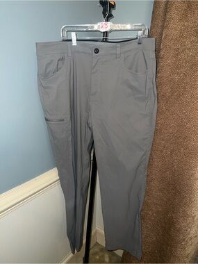 Orvis Men's Gray Cargo Pants - Straight Fit